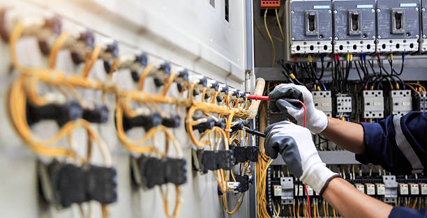 Professional Electrician technician working in Lexington, WA